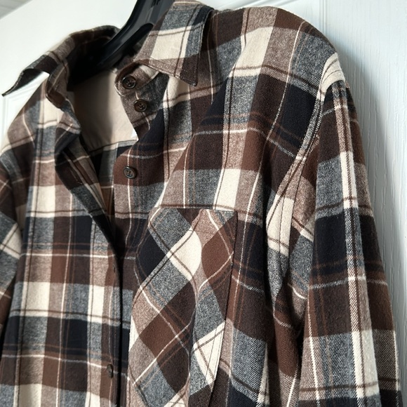 The Group by Babaton Bricker Button-Up - Picture 5 of 8